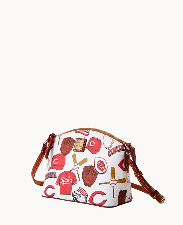 B1696G_QUMWPATNREDS_ALT1