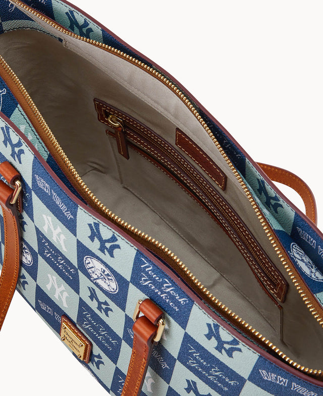 B2499G_5FNVPATNYANK_ALT2