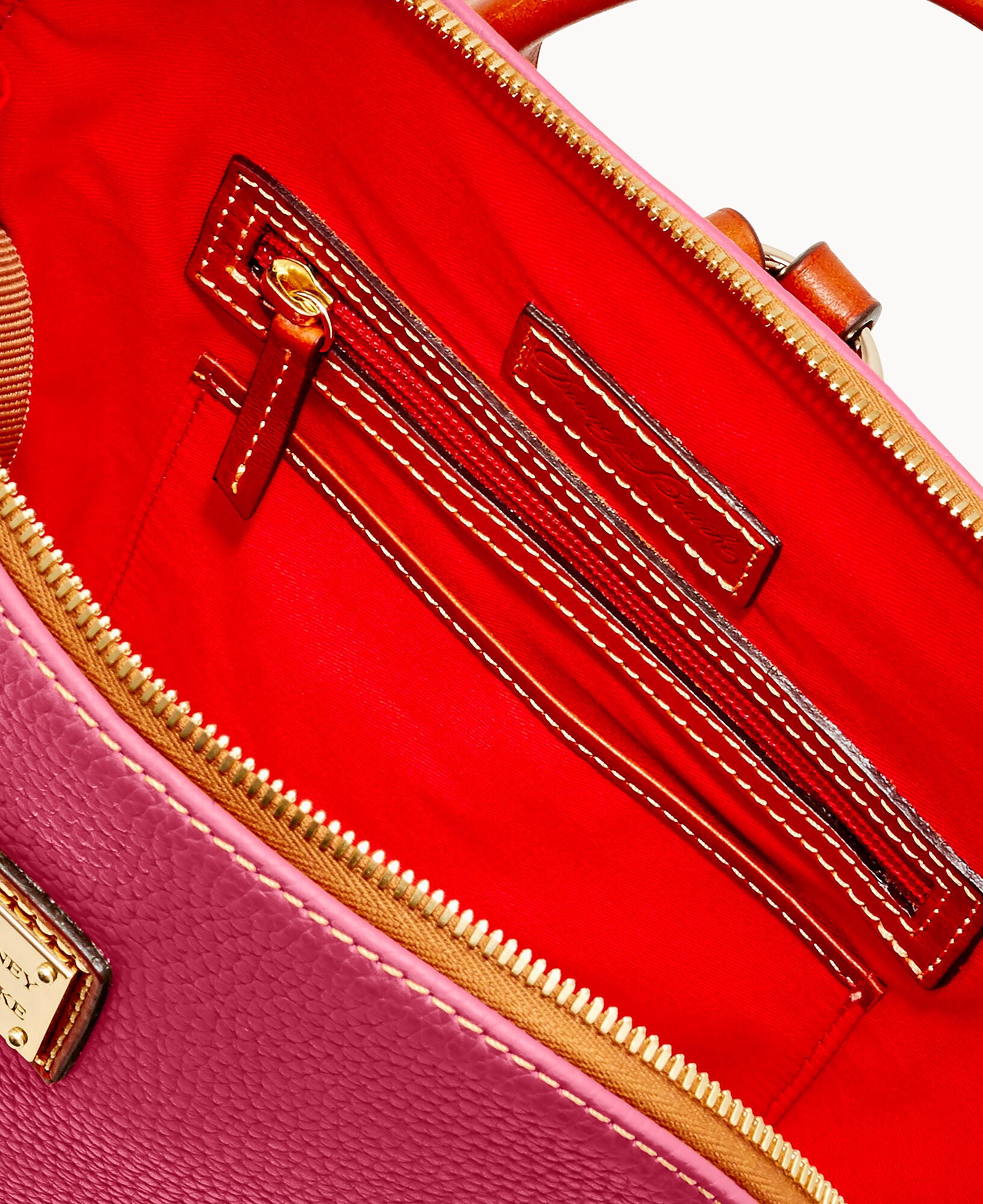 Dooney & Bourke Zaino In Pelle Martellata Jeans – Borchie, Tasche, Tracolla Regolabile