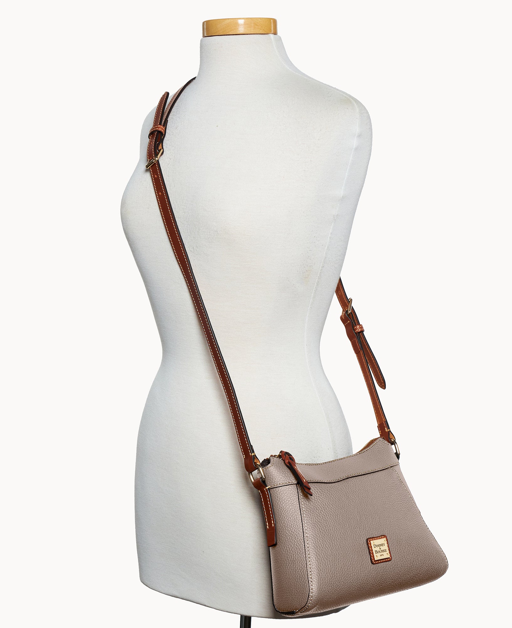 Pebble Grain Small Cassidy Crossbody – Dooney & Bourke