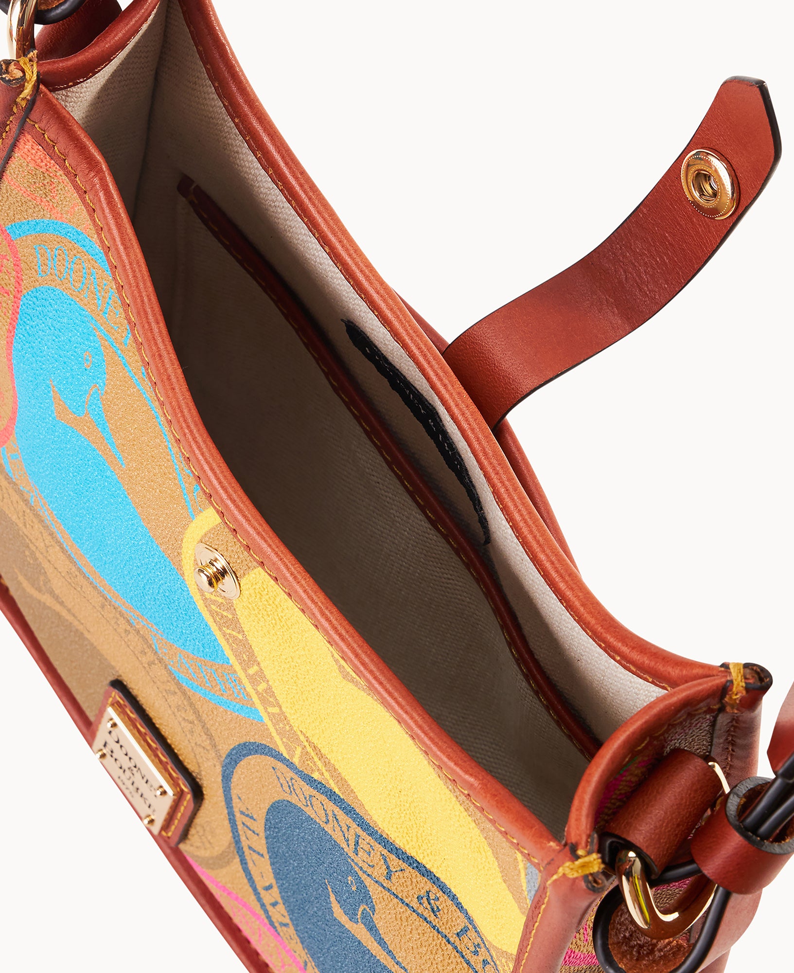 Passport Hobo 23 – Dooney & Bourke