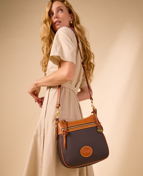 B3AWL2193_dooney_lifestyle