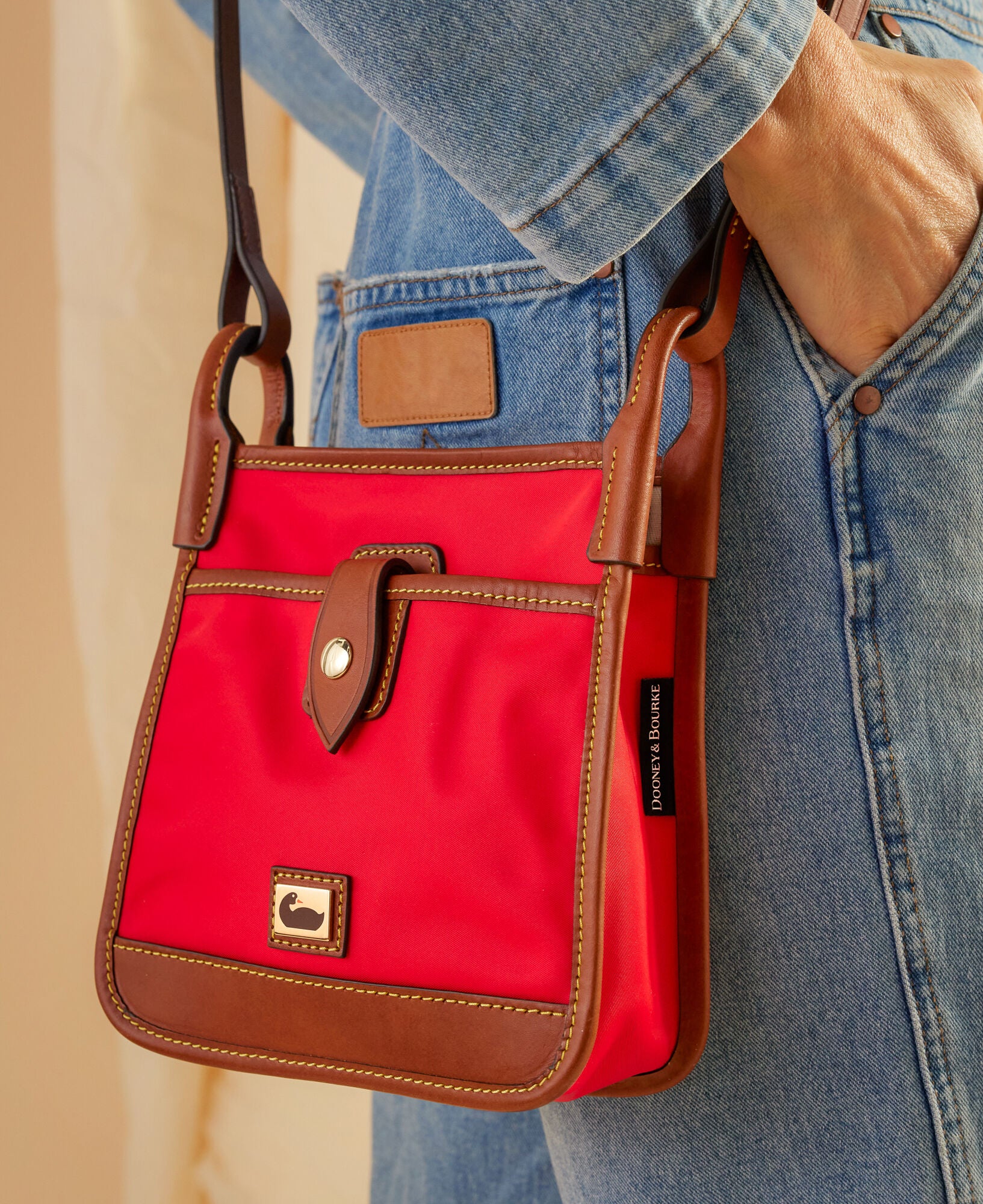 Wayfarer Letter Carrier – Dooney & Bourke