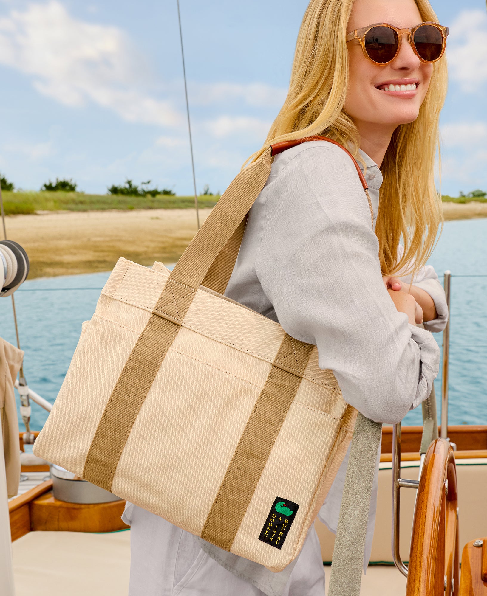 Canvas Tote 45 – Dooney & Bourke