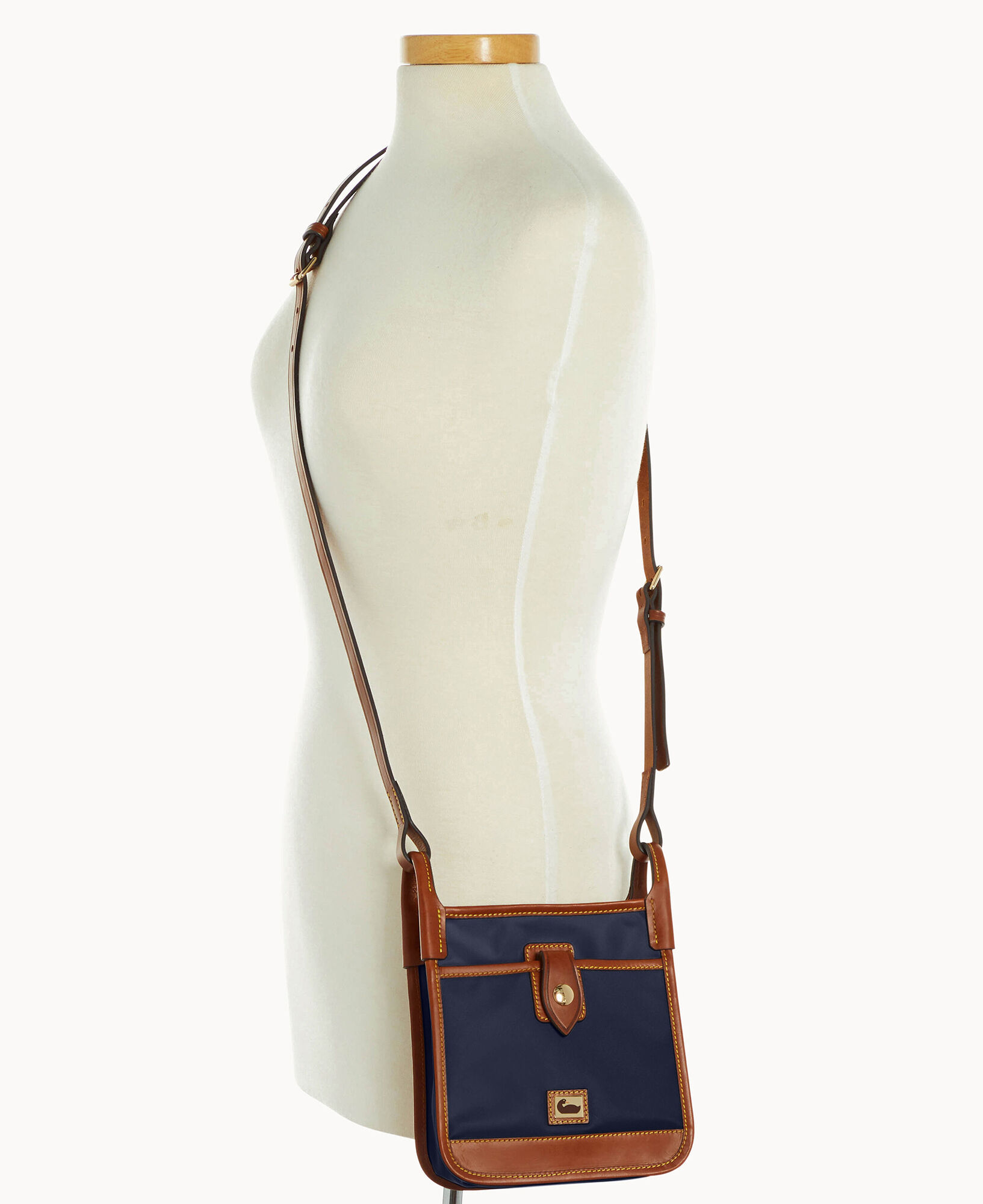 Dooney and bourke letter carrier crossbody 2025