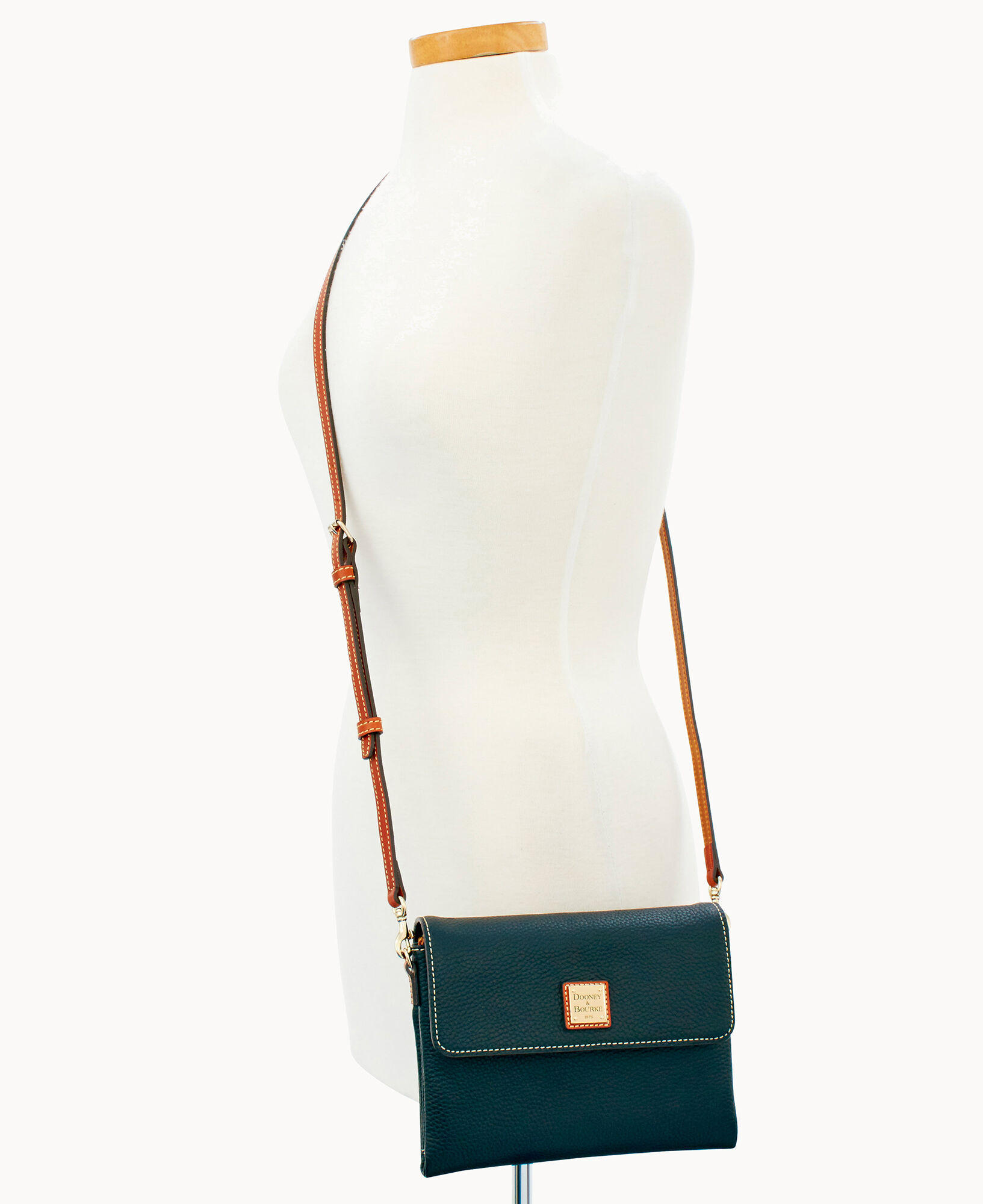Dooney and top bourke hunter crossbody