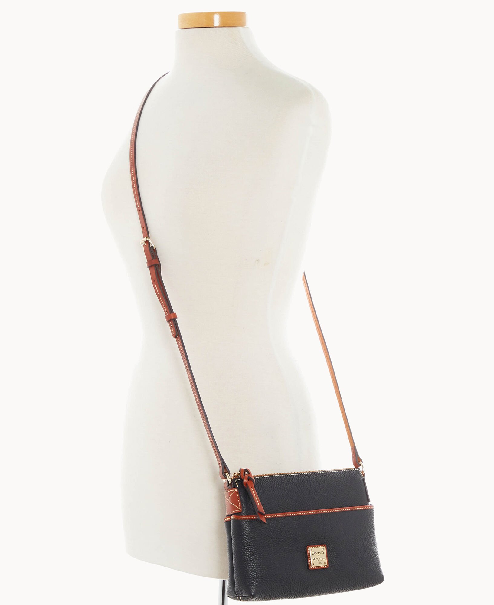 Dooney and bourke crossbody bag 2025