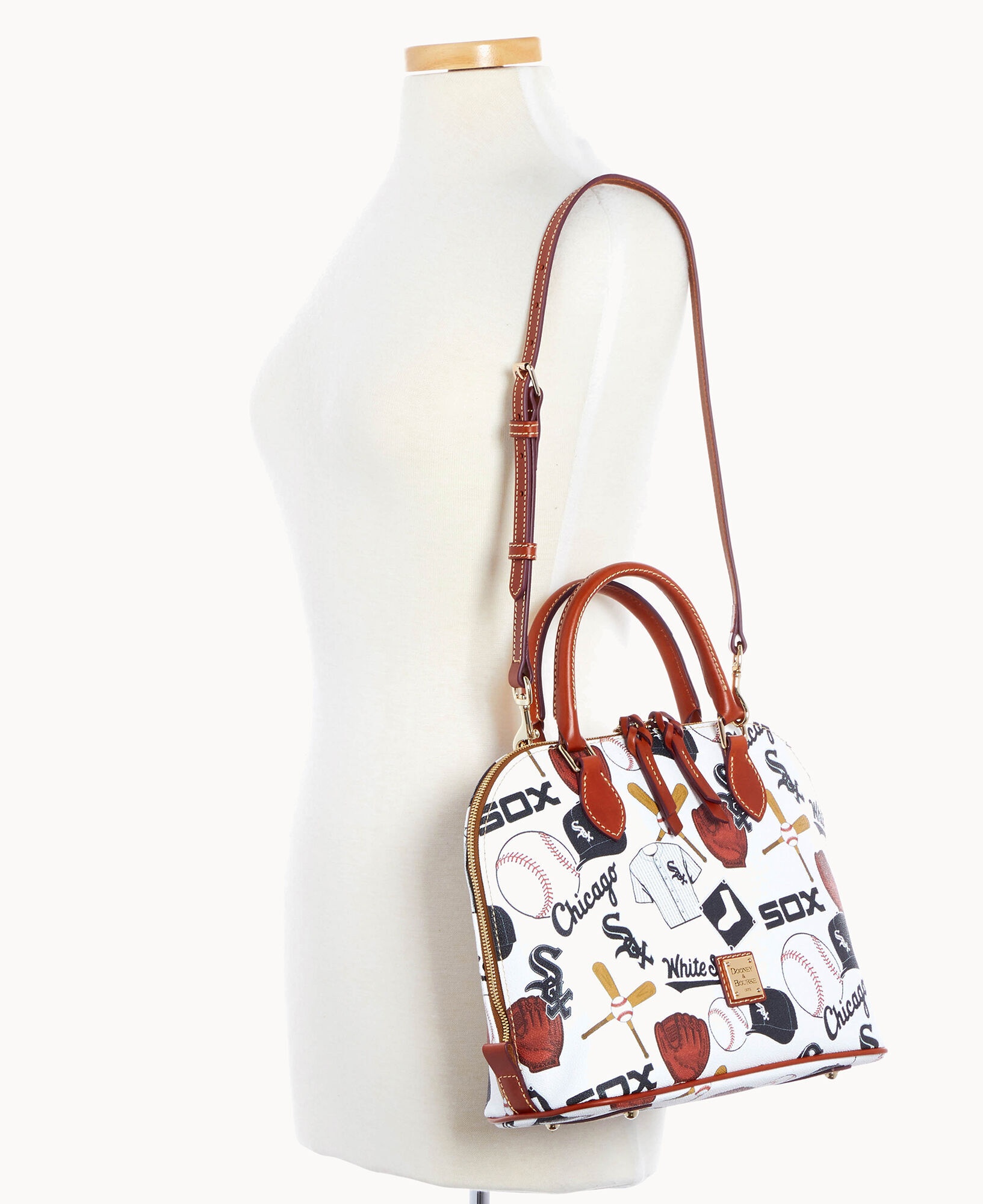 White dooney and bourke purse best sale