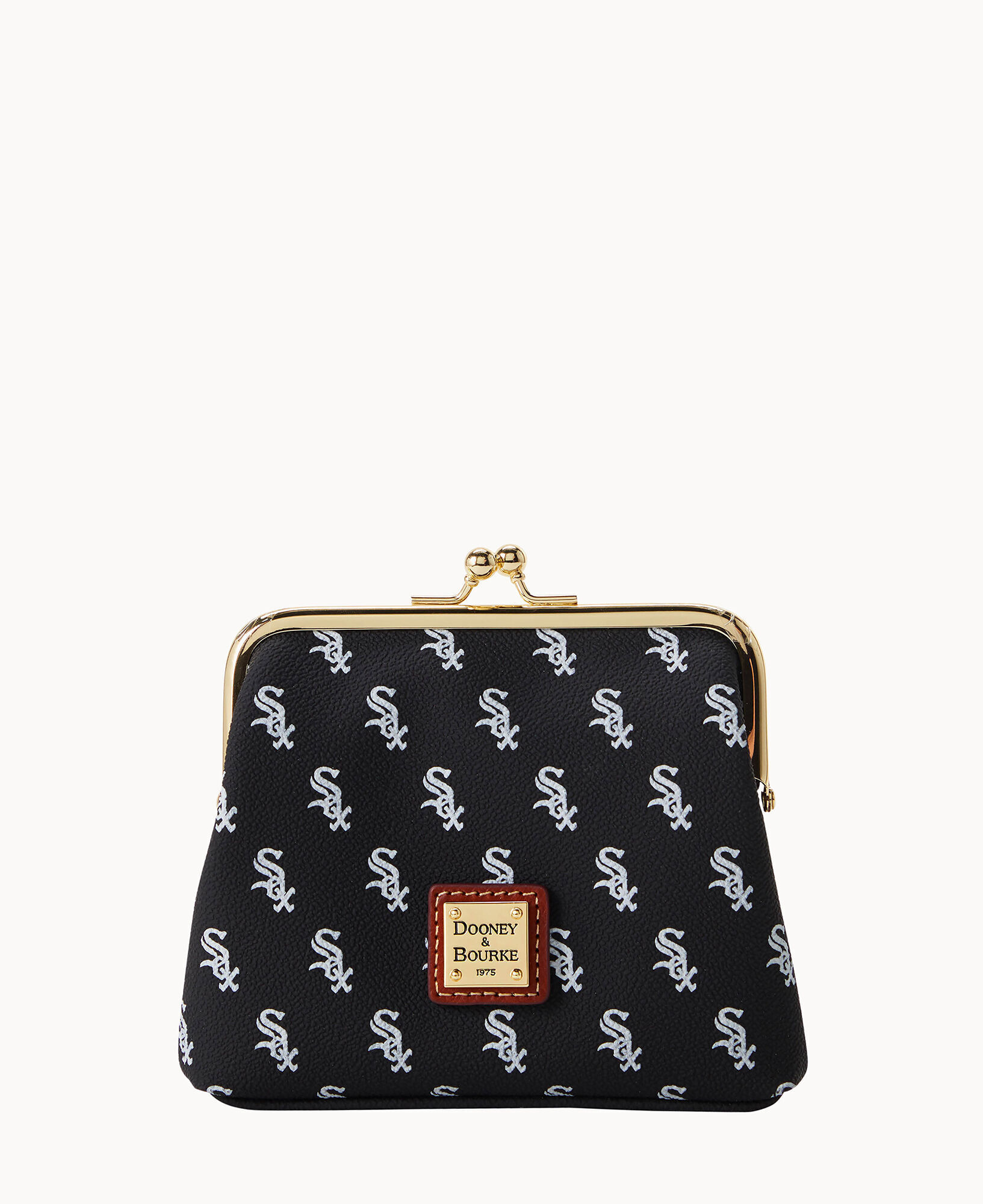 Dooney and bourke white wallet 2025