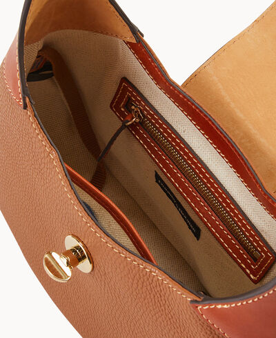 Pebble Turnlock Hobo 26