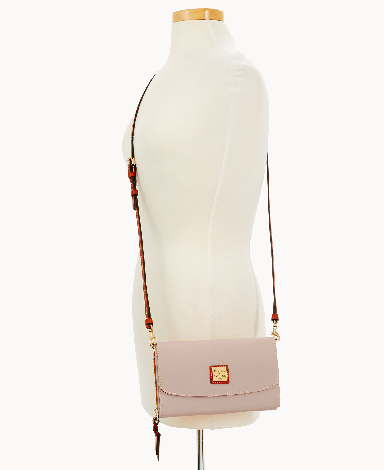 Dooney & bourke beacon vachetta leather outlet flap wallet