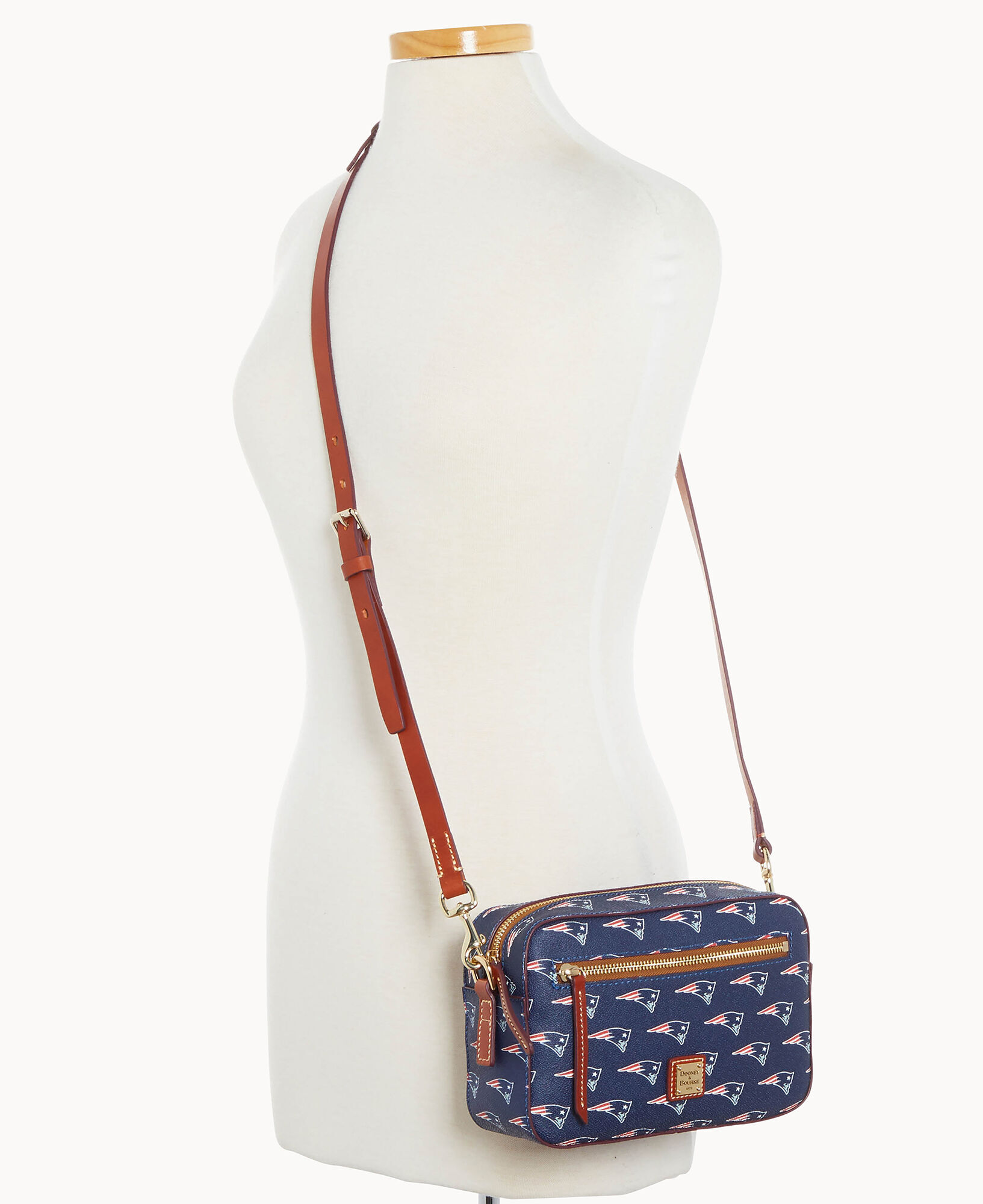 Dooney and bourke camera hot sale bag