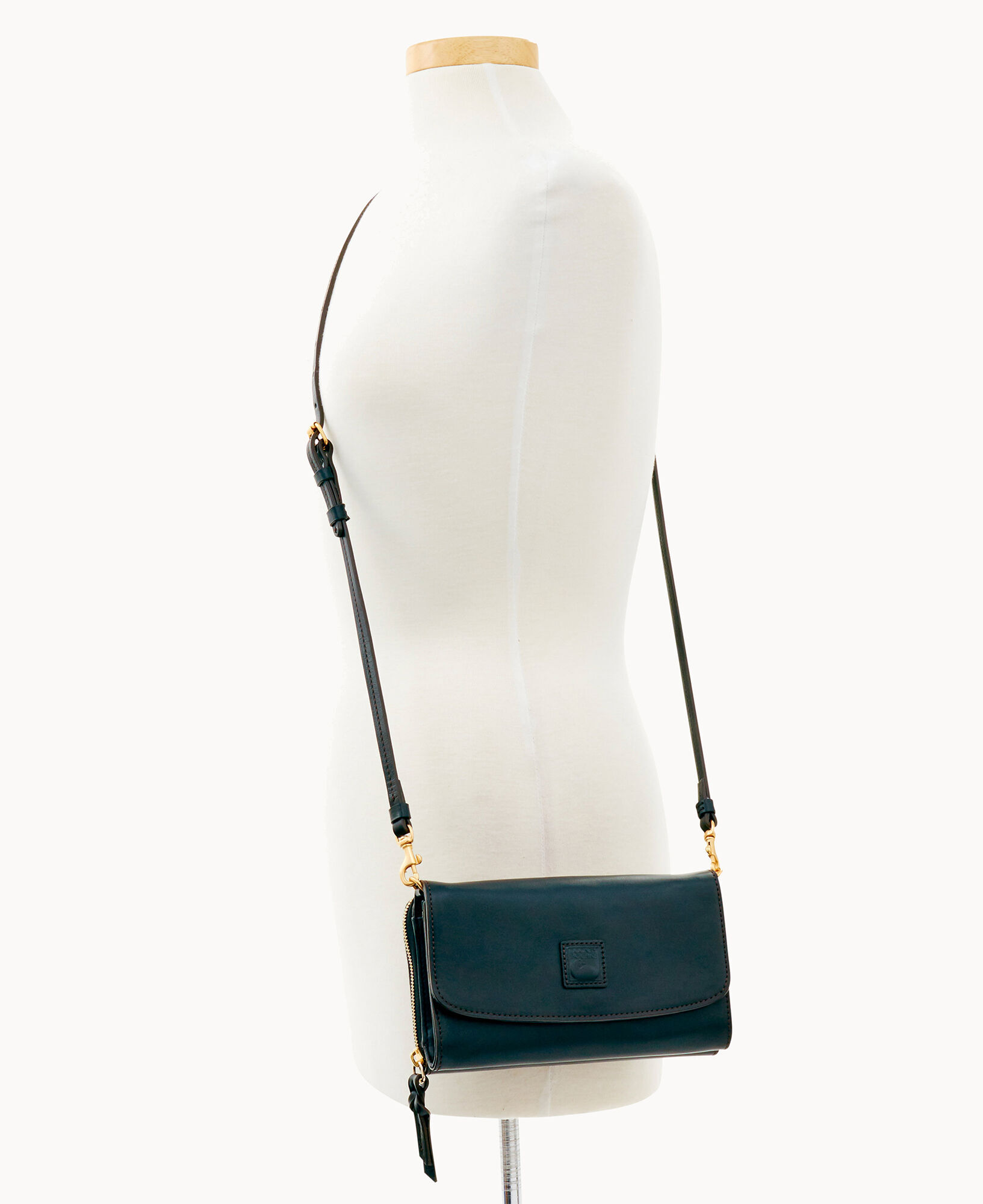 Dooney florentine cheap clutch wallet