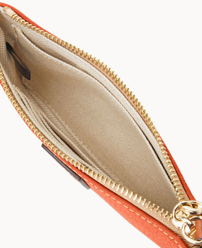 Pebble Grain Medium Wristlet