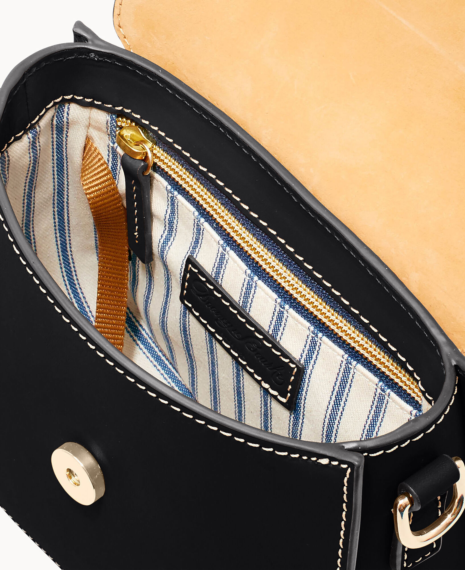 Dooney and bourke on sale beacon saddle crossbody