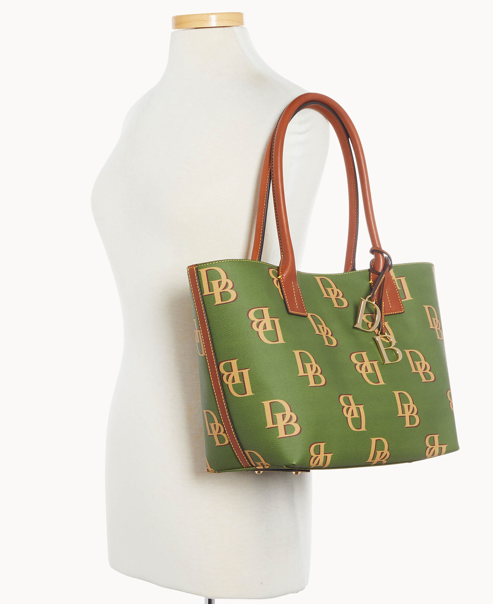 Dooney russel tote on sale