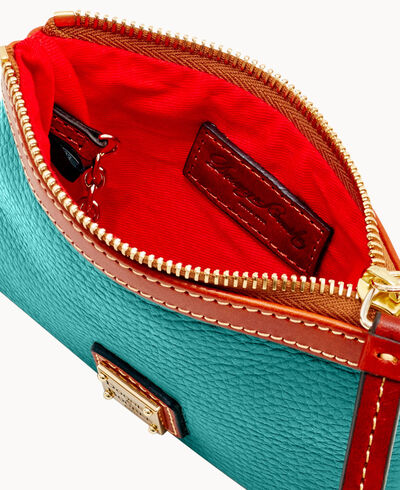 Pebble Grain Medium Wristlet
