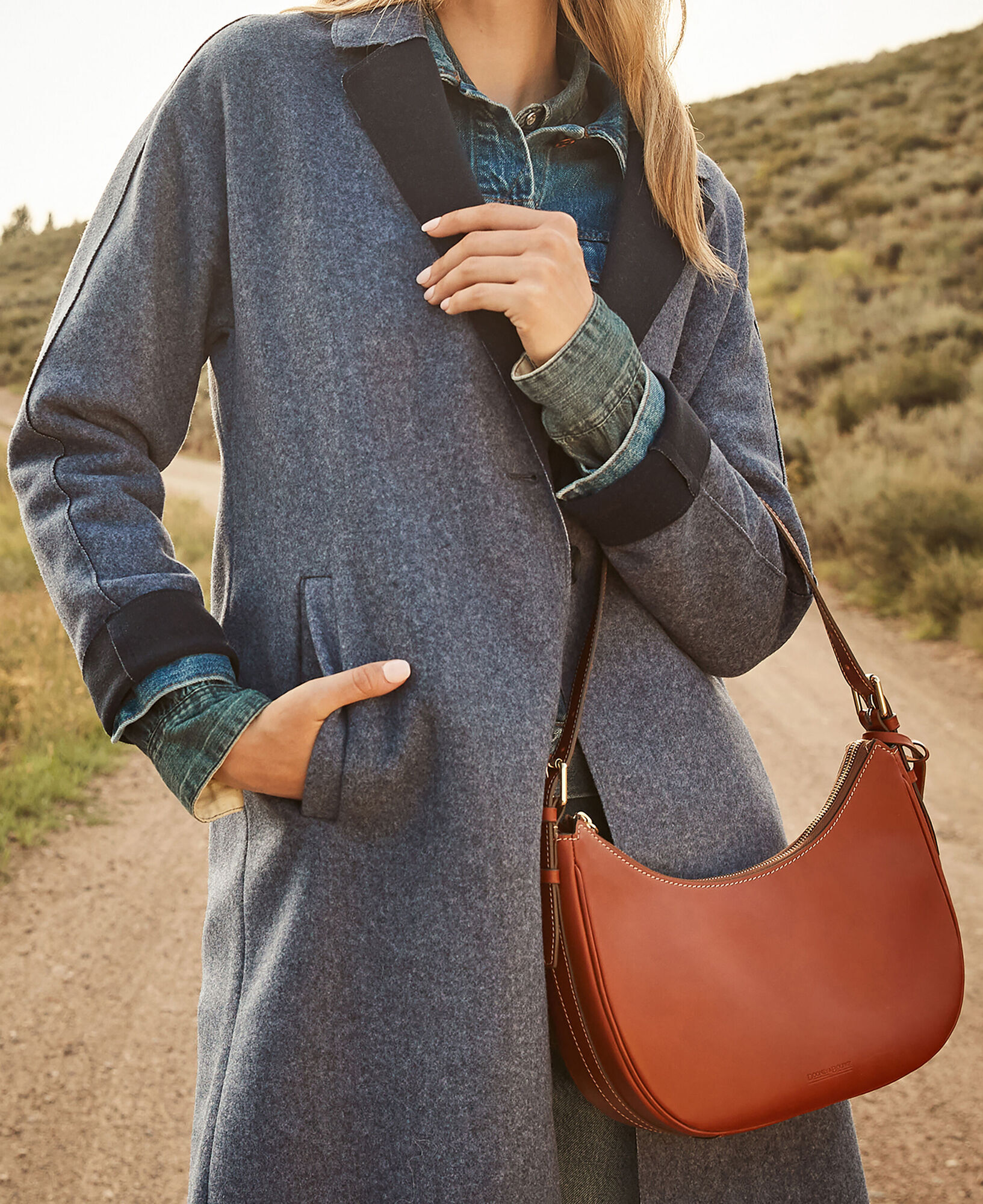 Dooney and bourke alto saddle sale bag