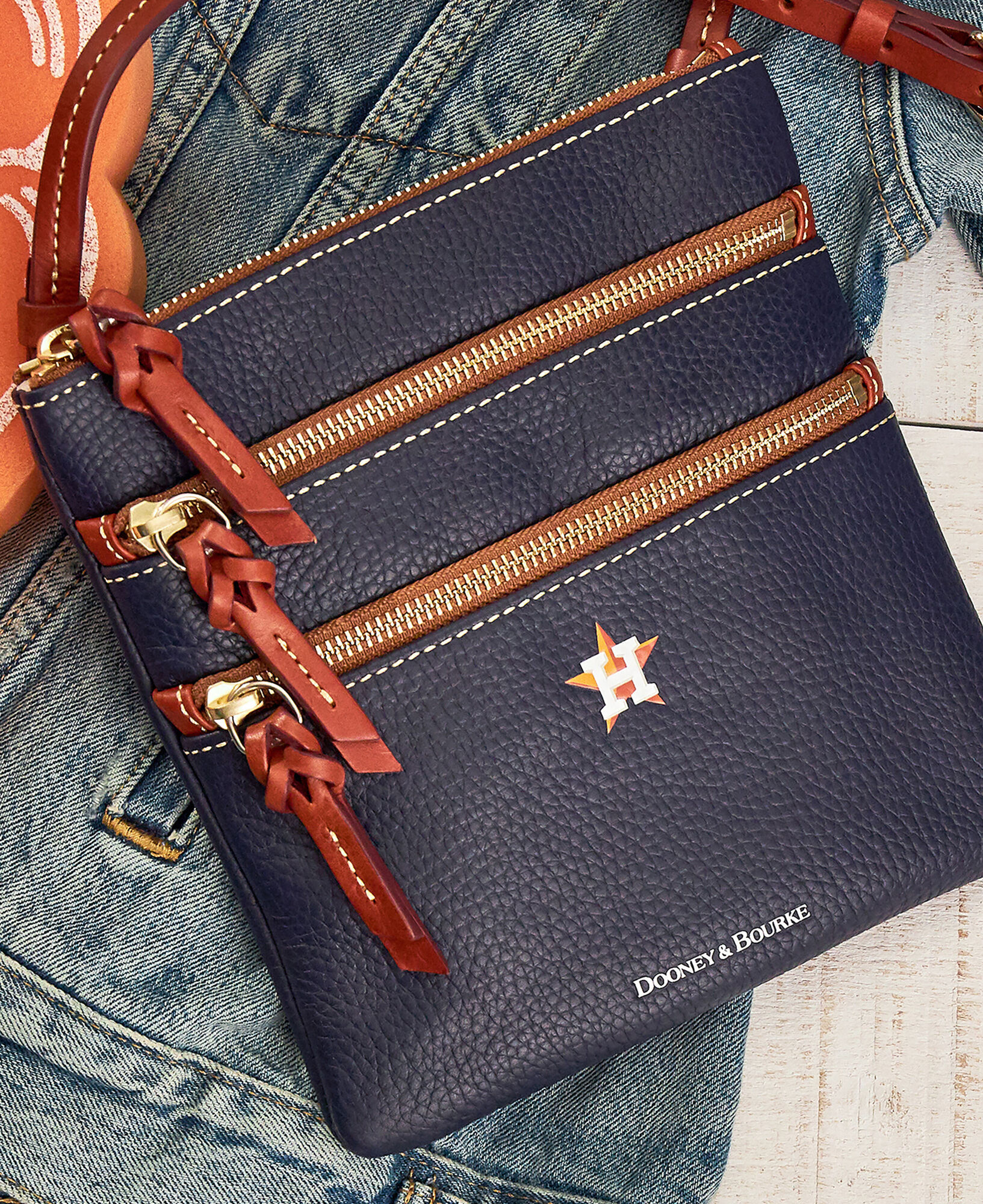 Dooney and on sale bourke astros crossbody