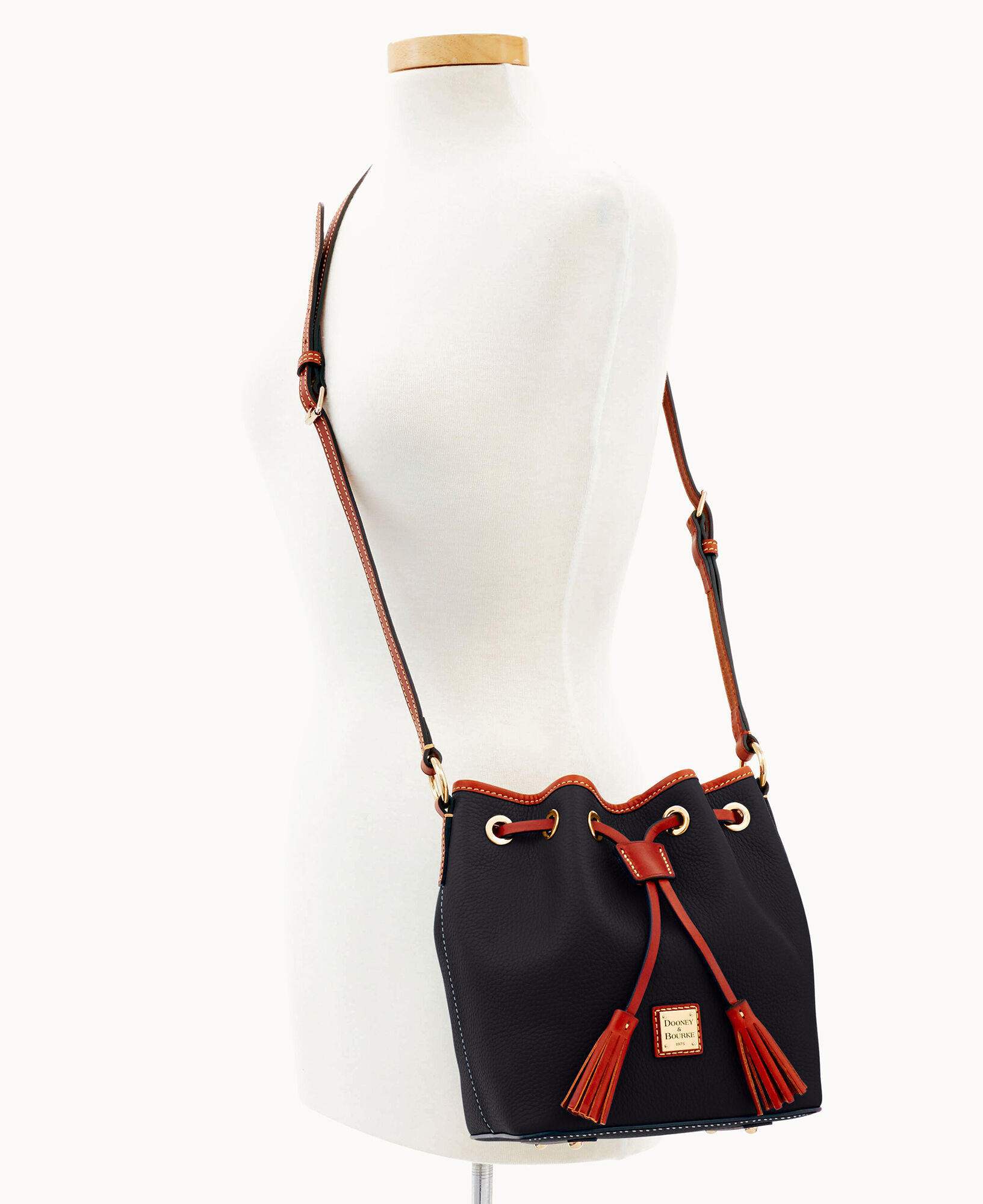 Dooney and bourke kendall crossbody outlet