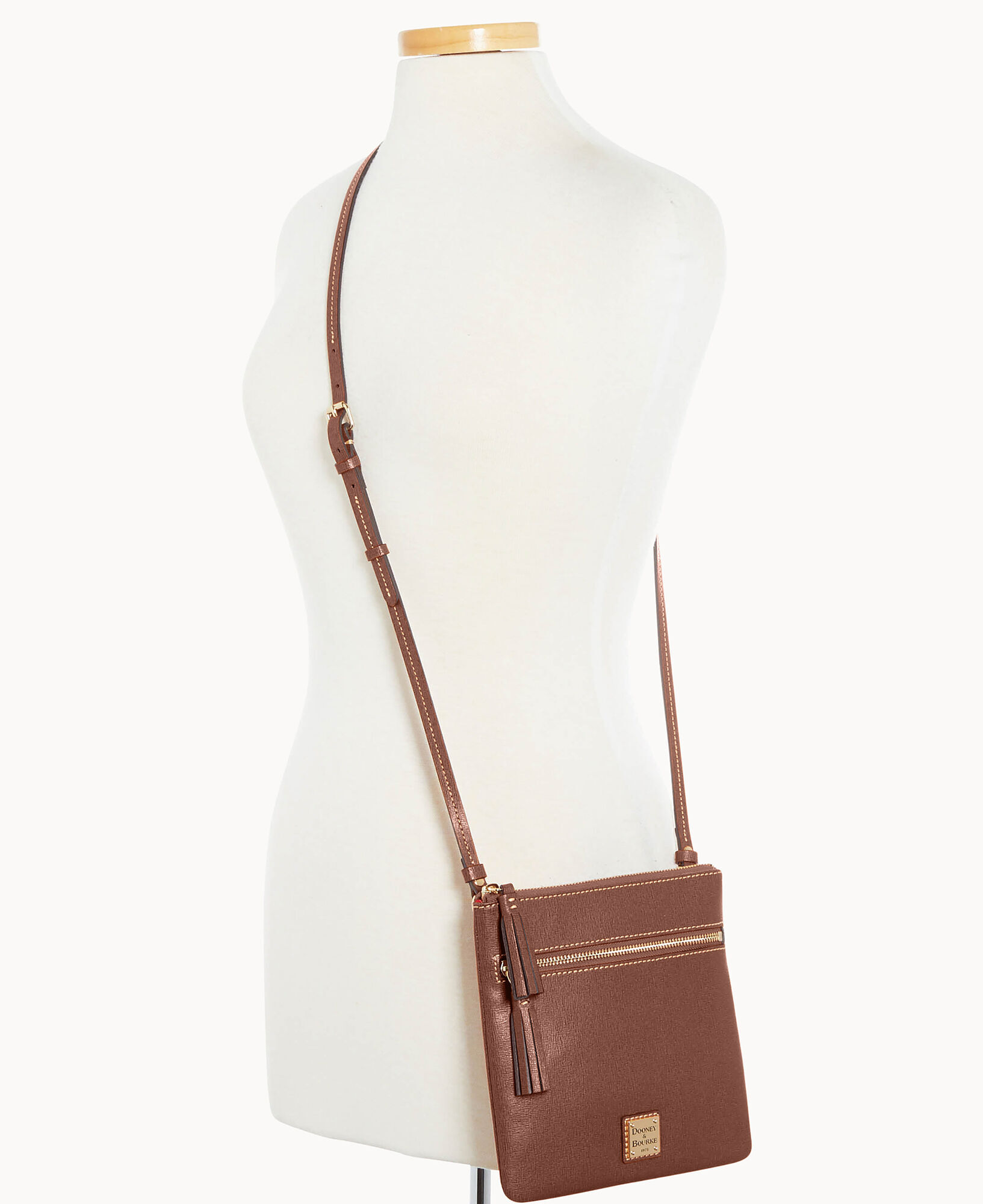 Dooney and bourke cassie crossbody hot sale