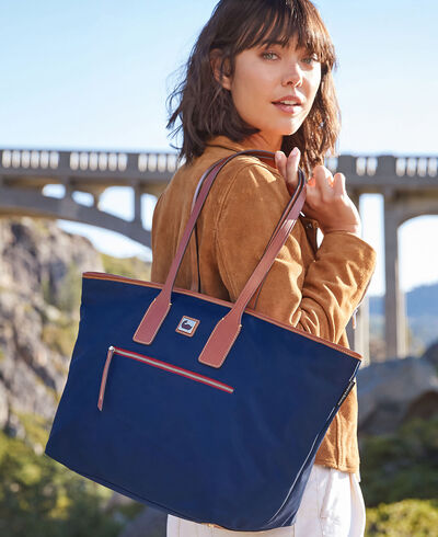 Dooney & Bourke Pebble Grain Large Tote