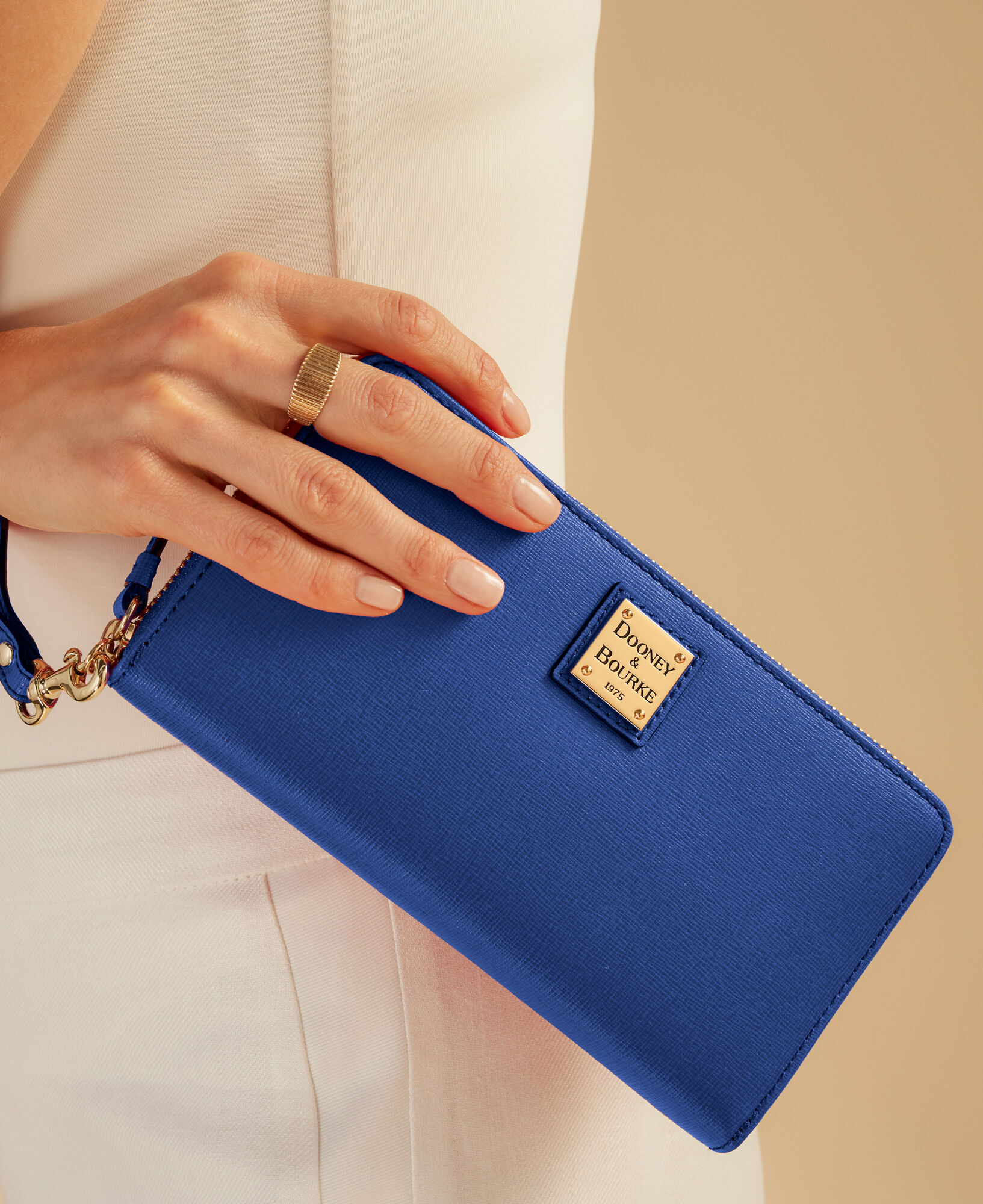 Dooney and clearance bourke vachetta wallet