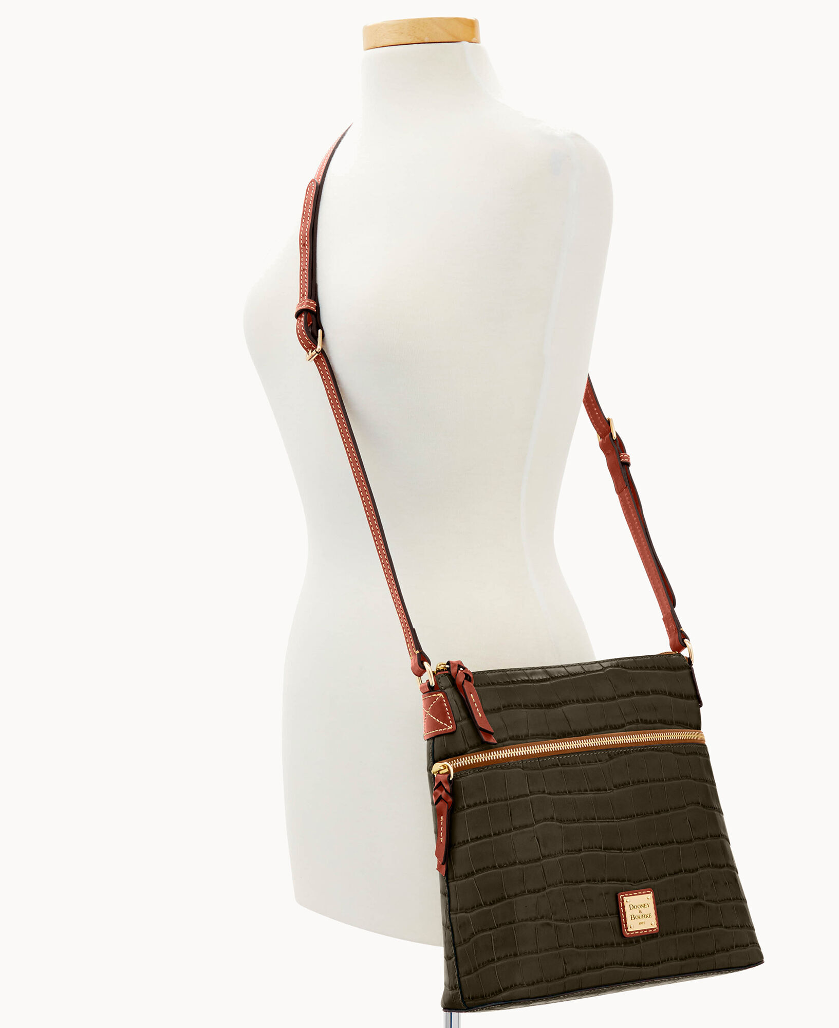 Dooney and bourke sling bag discount