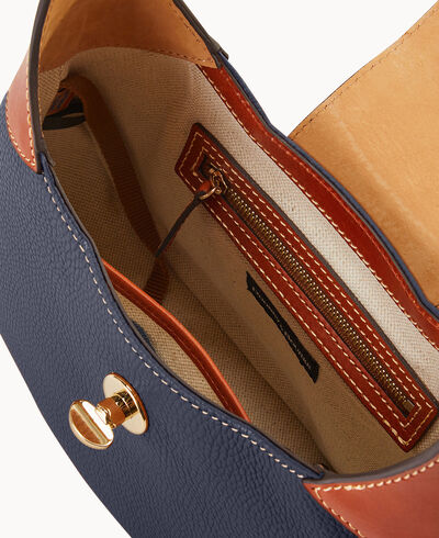Pebble Turnlock Hobo 26