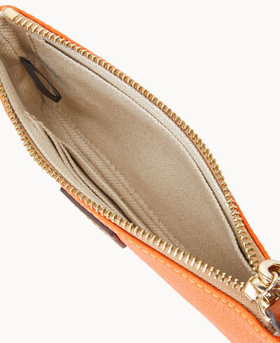 Pebble Grain Medium Wristlet