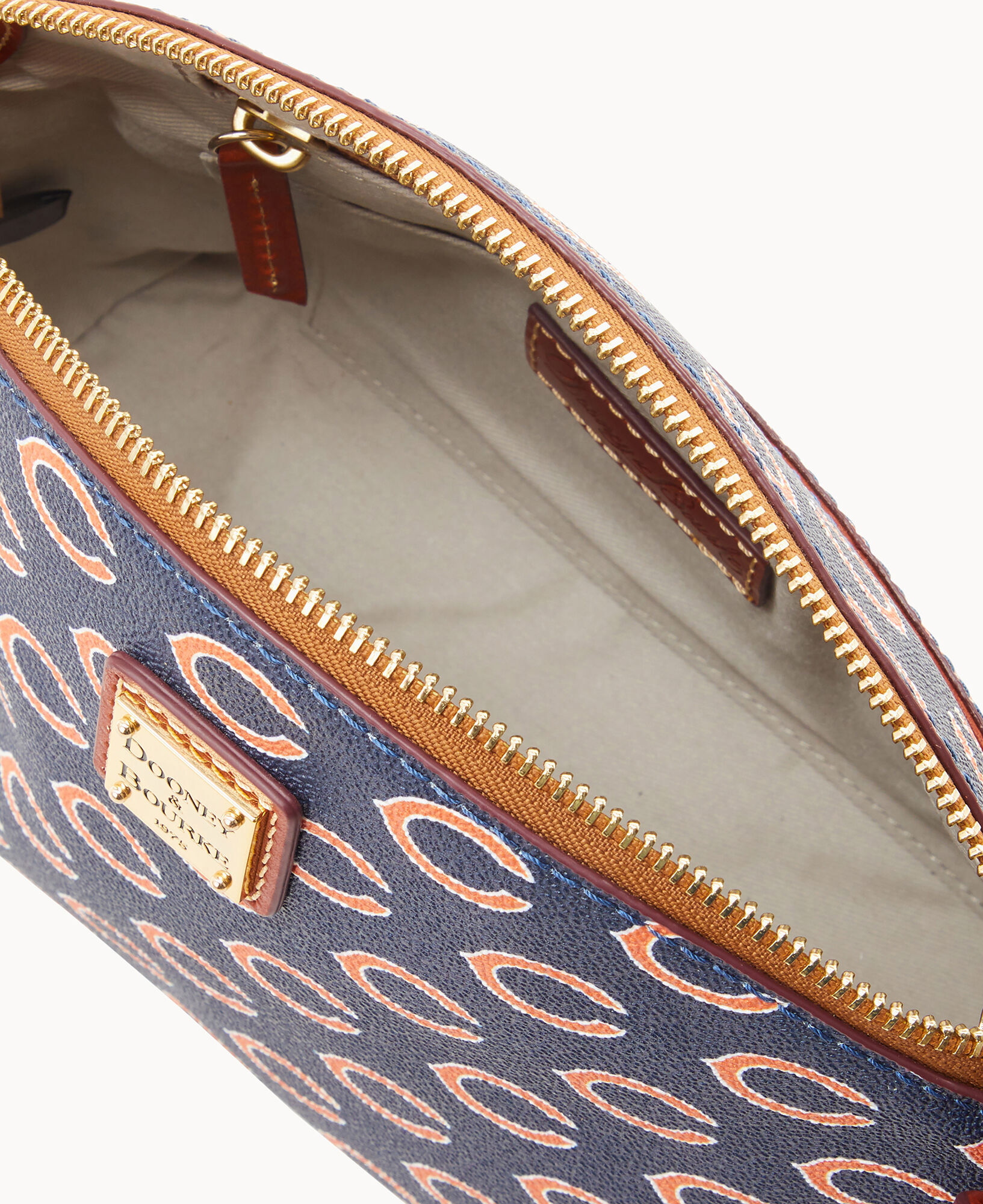 Dooney and bourke bears purse 2025
