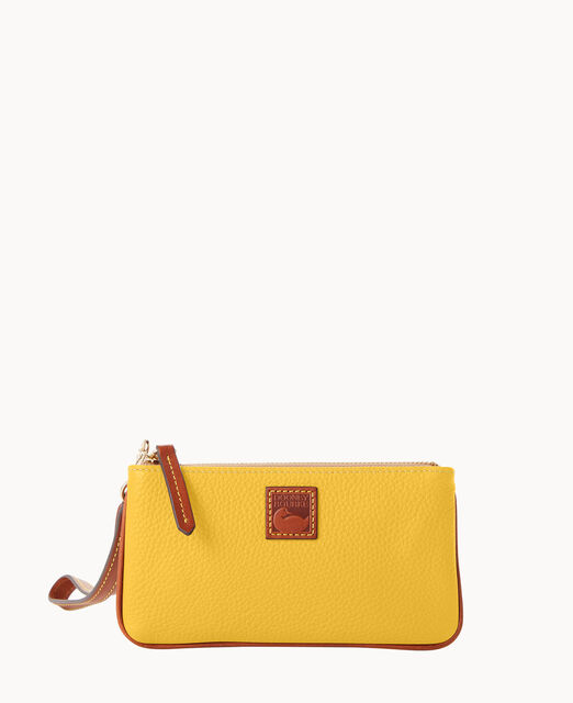 Pebble Grain Medium Wristlet