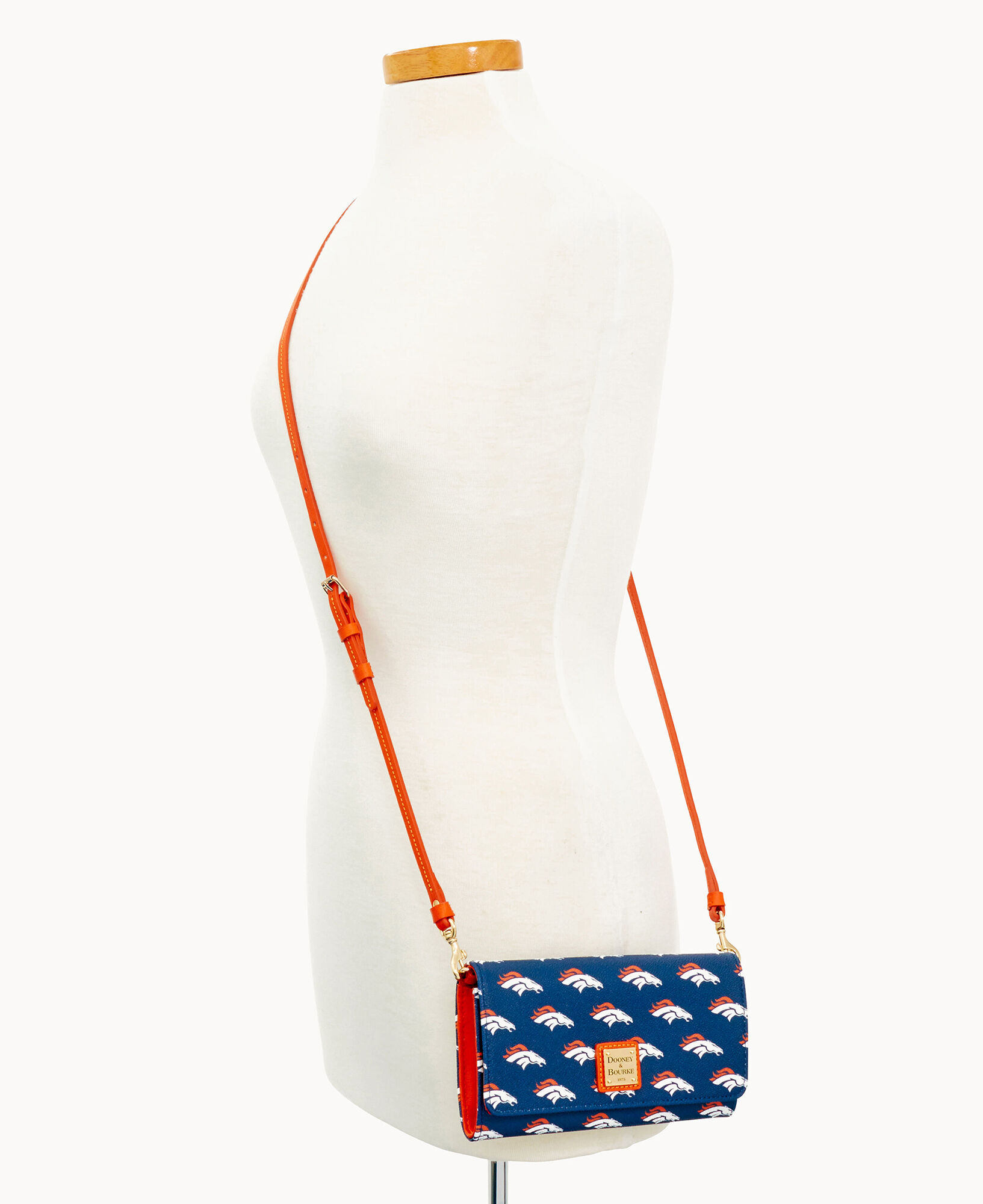 Dooney and bourke best sale daphne crossbody wallet