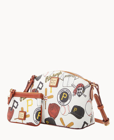 MLB Pirates Suki Crossbody Med Wristlet